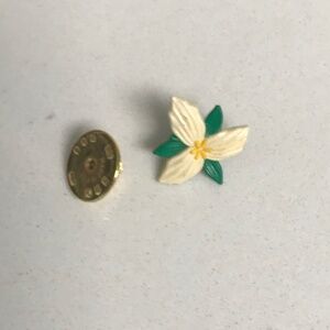 Vintage Trillium Hat / Lapel Pin Brooch